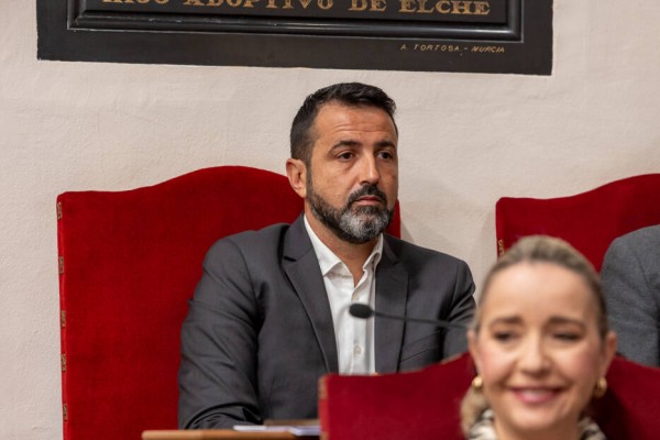 Movimientos en Vox Elche: dos asesores menos... y el edil Samuel Ruiz renuncia a la dedicación exclusiva
