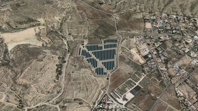 Industria autoriza la novena fotovoltaica en Elche, en Les Salades, no afectada por la suspensión 