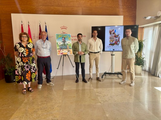 El Orfeón Fernández Caballero sube a toda 'su tropa' de cantores al escenario del Romea de Murcia para el estreno de ‘Zarzueleando'