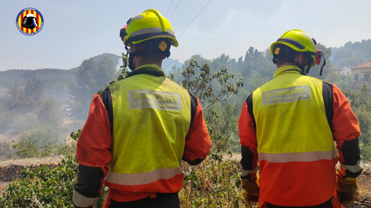 Un incendio en Torrent obliga a movilizar seis medios aéreos y a activar situación 1 del PEIF