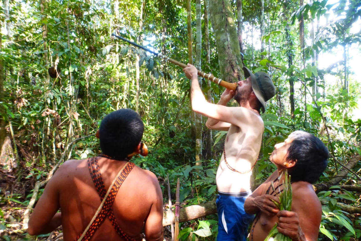 Un murciano en el Amazonas: Ricardo Sánchez muestra en la BRMU las imágenes de una expedición llena de aventuras