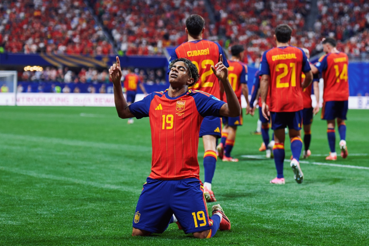 España busca el liderato de grupo ante Uruguay