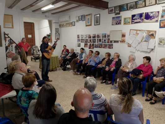 Almassora acoge un proyecto que valoriza la música como herramienta de trabajo con mayores