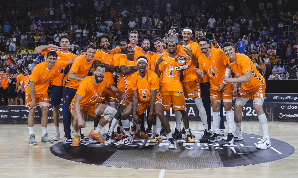 El Valencia Basket, primer club en ganar en la misma campaña la Liga ACB y la Femenina