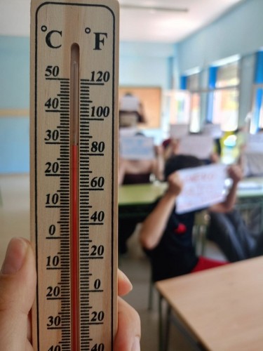 Miras anuncia que todos los colegios estarán climatizados en 2030 y sacará 2.000 plazas en las oposiciones para profesores
