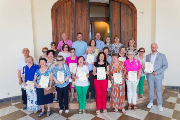 Nules finaliza el curso 2025/26 de la UNED Senior con 25 alumnos titulados