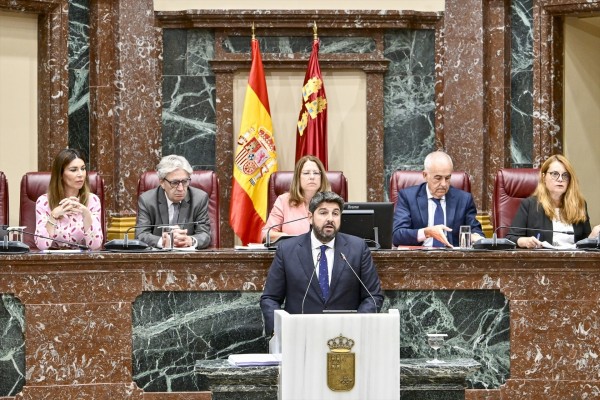 Estas son las medidas anunciadas por Miras en el Debate del Estado de la Región: guiños a educación, menos impuesto de sucesiones y grandes proyectos