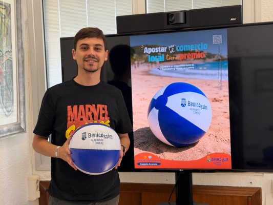 Benicàssim repartirá balones de playa para dinamizar el comercio local durante el periodo estival