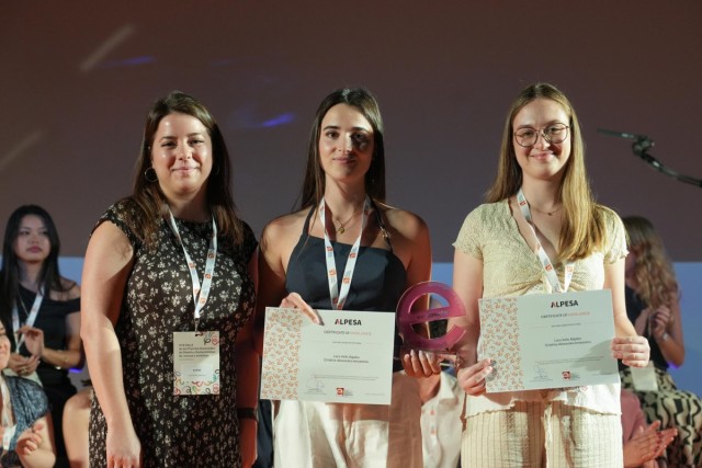 Dos estudiantes de la UJI, galardonadas en los XVII Premios Nacionales de Envase por su proyecto sobre joyería sostenible