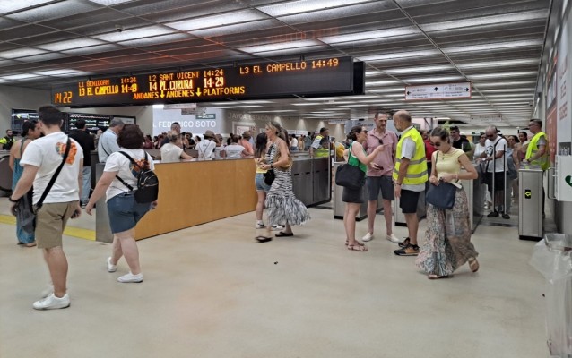 El tranvía superó los 454.000 viajeros en los cinco principales días de Fogueres