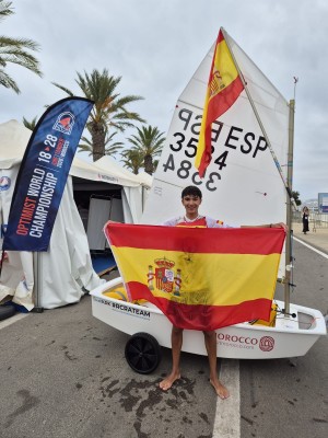 Hugo González, del Real Club de Regatas de Alicante, campeón por equipos en el Mundial de Optimist