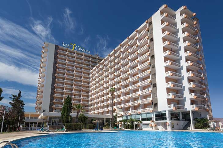 Cartagena exige revisar todos los balcones del Hotel Cavanna tras el accidente que hirió gravemente a un cliente