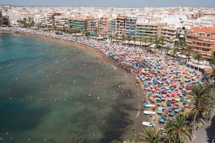 Torrevieja entra en el 'top ten' nacional de los municipios con más viviendas turísticas
