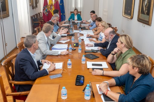 Cartagena recurre a las subvenciones tras fracasar tres veces el contrato de limpieza de los clubes de mayores