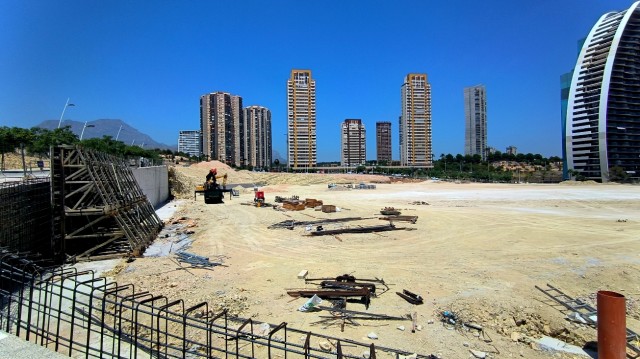 PP y PSOE se enfrentan a cuenta de la obra de la pista de atletismo de Benidorm