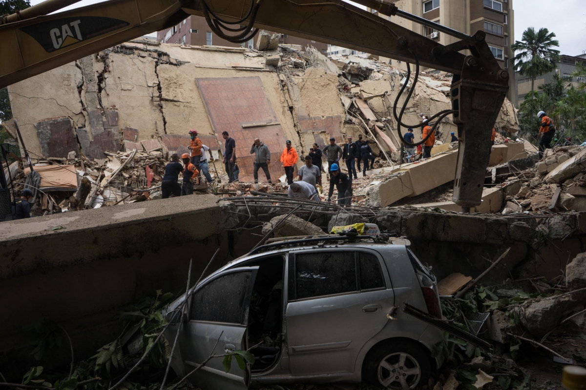 Doble: terremoto en Venezuela: cerca de 200 muertos, 1.500 heridos y 68 españoles sin localizar