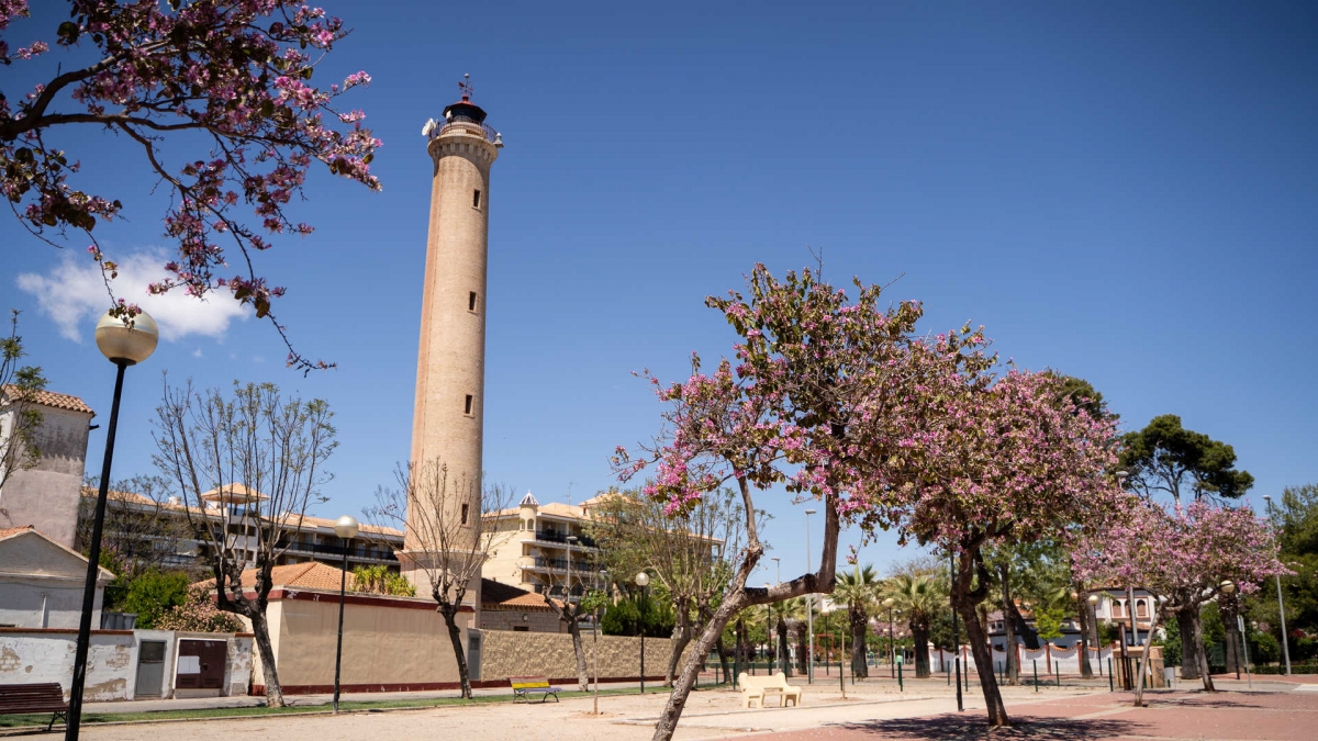 La Generalitat proyecta una estación de la red Comdes en el faro de Canet para emergencias