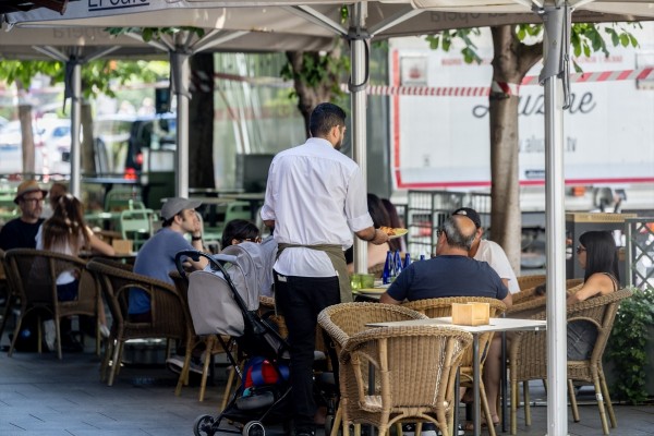 Los salarios subieron un 3,9% en 2024 y encadenan cuatro años de alzas, según el INE