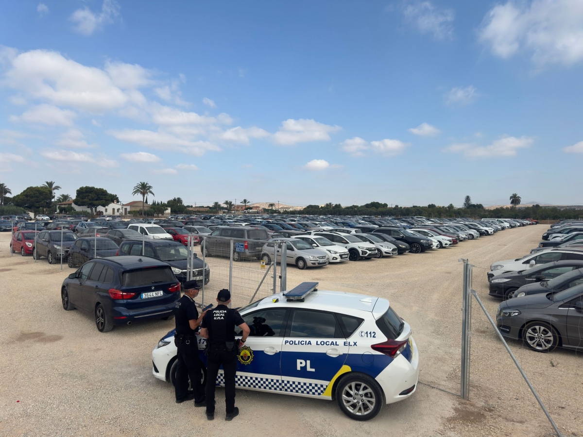 Elche clausura la primera campa de vehículos en Torrellano y anuncia más cierres en el entorno del aeropuerto