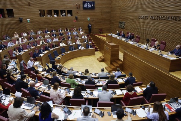 Les Corts reciben el proyecto de ley de acompañamiento a los presupuestos de 2026 tras su aprobación por el Consell