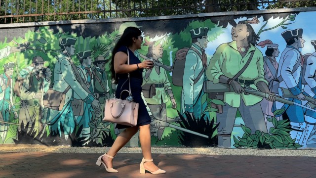 Un mural de Paco Roca en Washington reivindica la huella española en los orígenes de EEUU