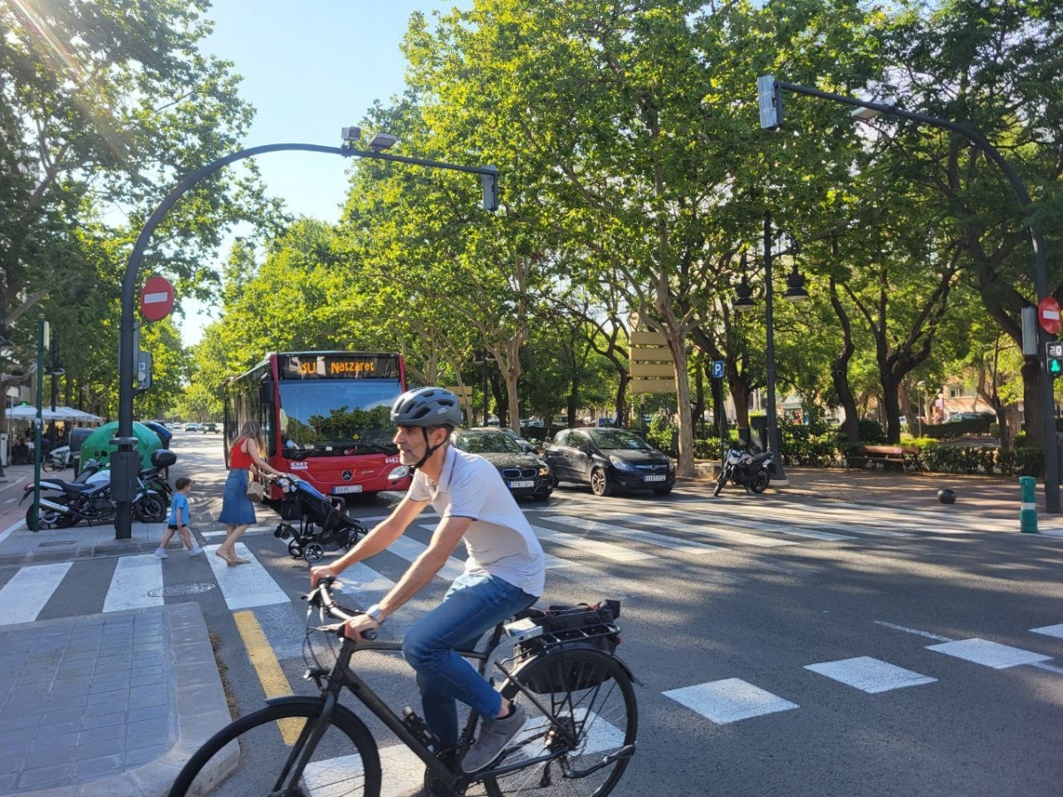 La renuncia a segregar el carril bus en Blasco Ibáñez obliga al Ayuntamiento a pagar 72.000 euros