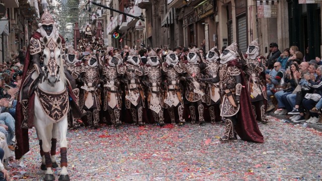 Fedac rechaza que los Moros y Cristianos de Alcoy 2027 sean entre semana: menos impacto económico