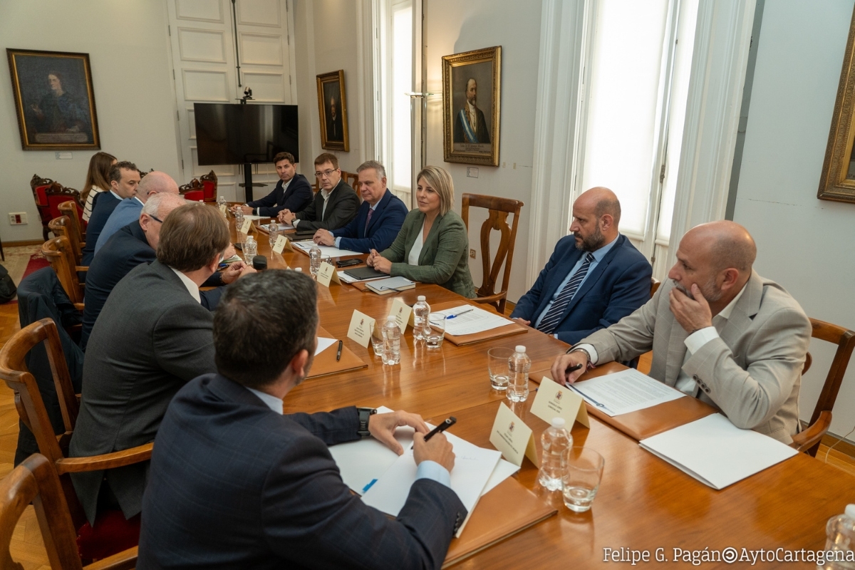 El edil popular Nacho Jáudenes releva al socialista Pedro Contreras en Lhicarsa tras la remodelación del Gobierno municipal de Cartagena