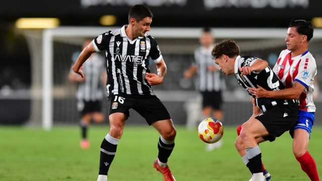 El extremo Ander Martín deja la plantilla del Efesé al rescindir su contrato  