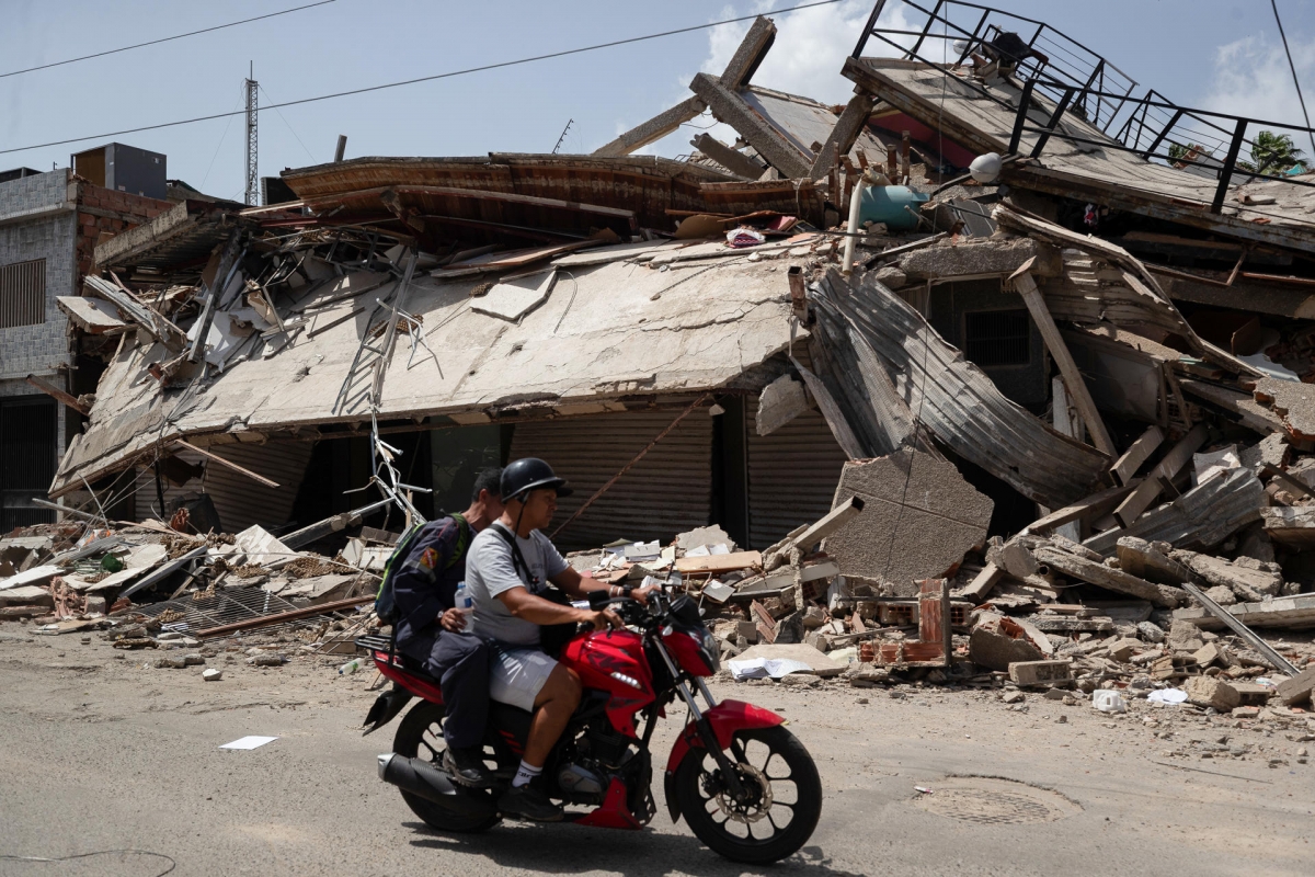 Edificios afectados por terremotos este jueves, en Catia La Mar (Venezuela). - Foto: EFE/ Ronald Peña R Edificios afectados por terremotos este jueves, en Catia La Mar (Venezuela).
