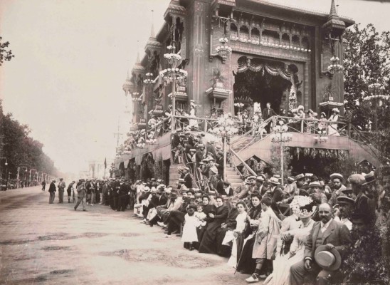 La Feria de Julio inaugura su 155 edición con un gran espectáculo que revive el esplendor de la Belle Époque