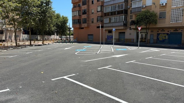 El Ayuntamiento convierte un solar en zona de aparcamiento libre con 36 plazas en Marxalenes
