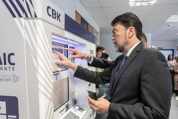 Alicante amplía y mejora su red de ciberkioscos con más servicios para facilitar los trámites