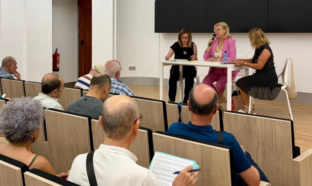 Castelló conecta a las personas mayores con jóvenes estudiantes mediante un programa de convivencia