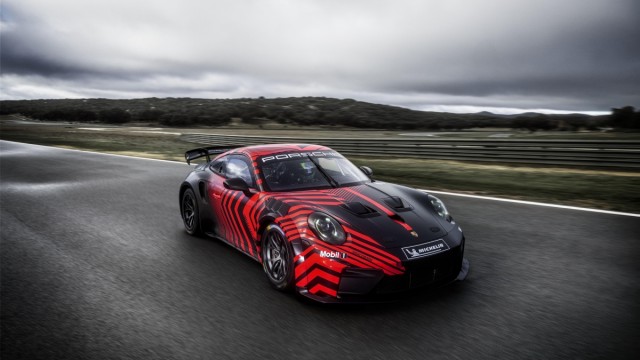 Porsche presenta el nuevo 911 GT4 R, un coche para la competición global de clientes
