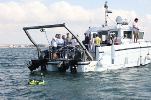 Una red de boyas inteligentes velará por el Mar Menor, 