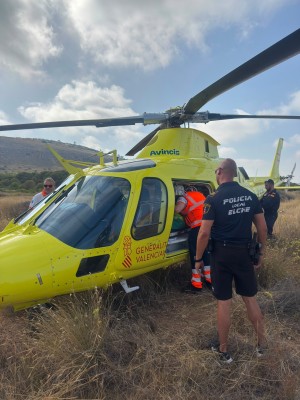 Un parapentista evacuado en helicóptero al hospital tras sufrir una caída en El Carabassí de Elche