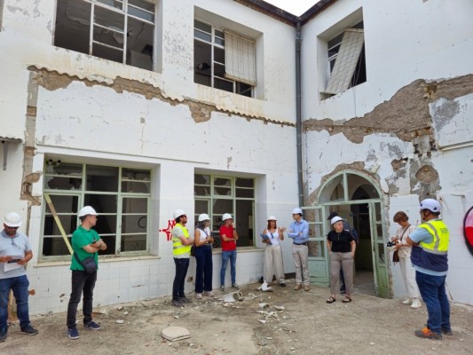 Seis empresas examinan sobre el terreno las obras del futuro centro municipal de El Palmar