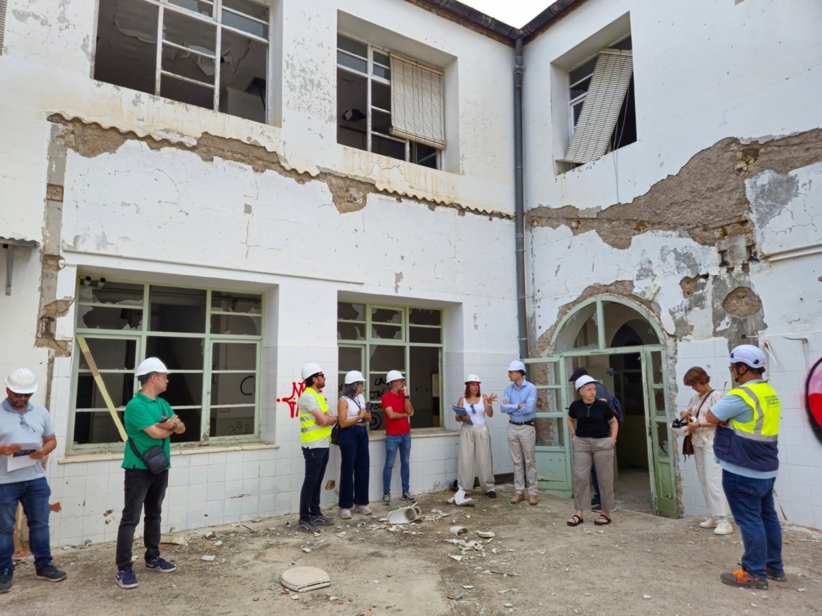Seis empresas examinan sobre el terreno las obras del futuro centro municipal de El Palmar