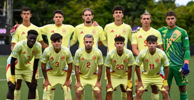 Yarek y Raúl Jiménez se estrenan en el Europeo sub-19 con titularidad y victoria