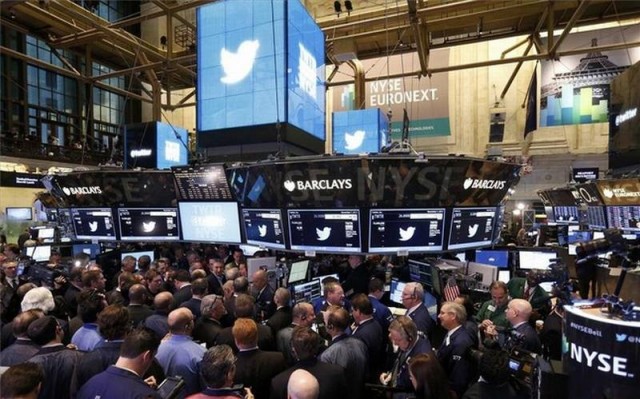 Twitter se desploma a mínimos históricos en Wall Street