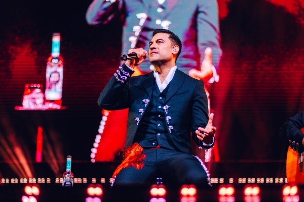 La Plaza de Toros de Castellón vibra con el '¡Vida México! Tour' de Carlos Rivera y su pop hispano 