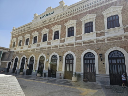 La estación de tren Cartagena recupera todo su esplendor tras una reforma de 5,1 millones