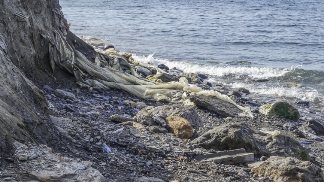 Ecologistas en Acción otorga 6 banderas negras a la Comunitat por problemas ambientales