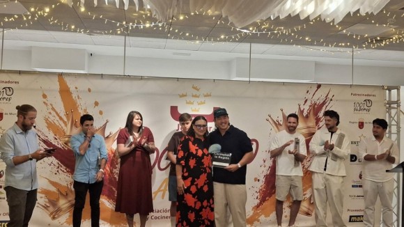 El molinense de ascendencia china Jie Lin, del restaurante Madre Tigre, gana el concurso anual de Jóvenes Cocineros