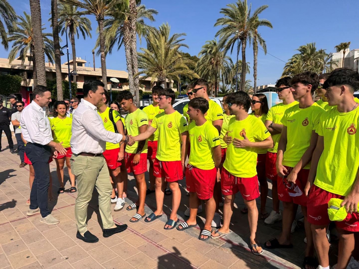 Los 'vigilantes de la playa' de San Javier: más de 70 personas velan por la seguridad en Santiago de la Ribera y La Manga