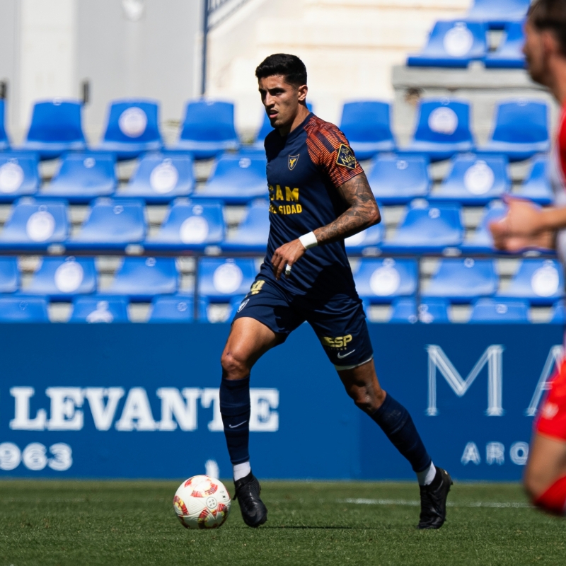 El espigado central valenciano 'Miki' Bosch ficha por el Hércules CF