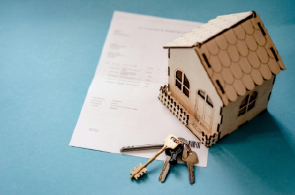Serveo y Factoría gestionarán los alquileres de vivienda pública de casa 47 en la Región por 16 millones