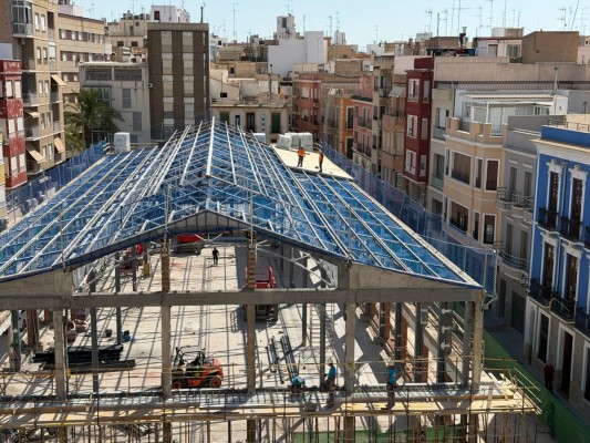 Comienza la instalación de la nueva cubierta del Mercado Central de Elche