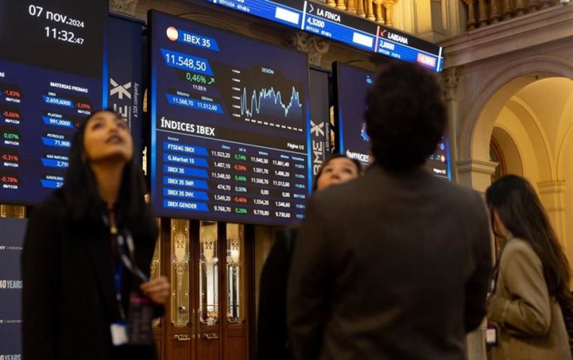 El Ibex 35 cierra con un nuevo máximo histórico, en los 19.671,8 puntos, tras subir un 1,37%